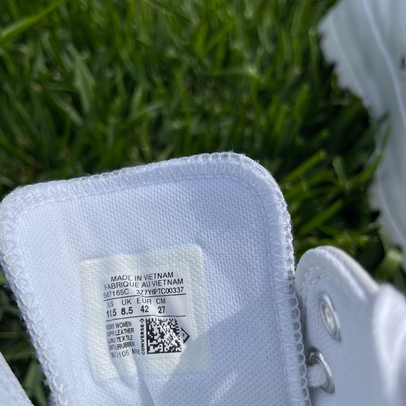 Chuck Taylor All Star Lugged
Leather women size 10.5 like new men’s 9 unisex - Picture 13 of 14